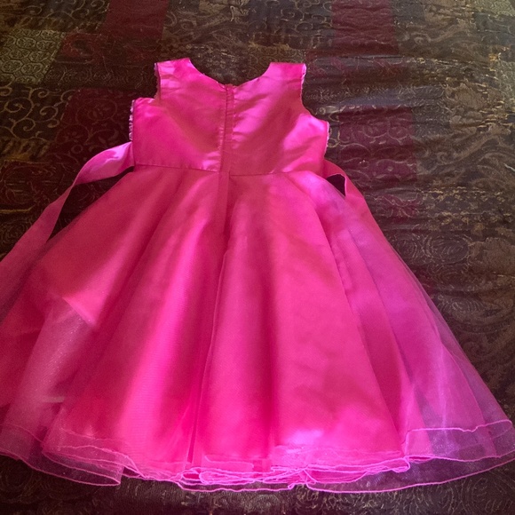 Dresses - Picture 2 of 4